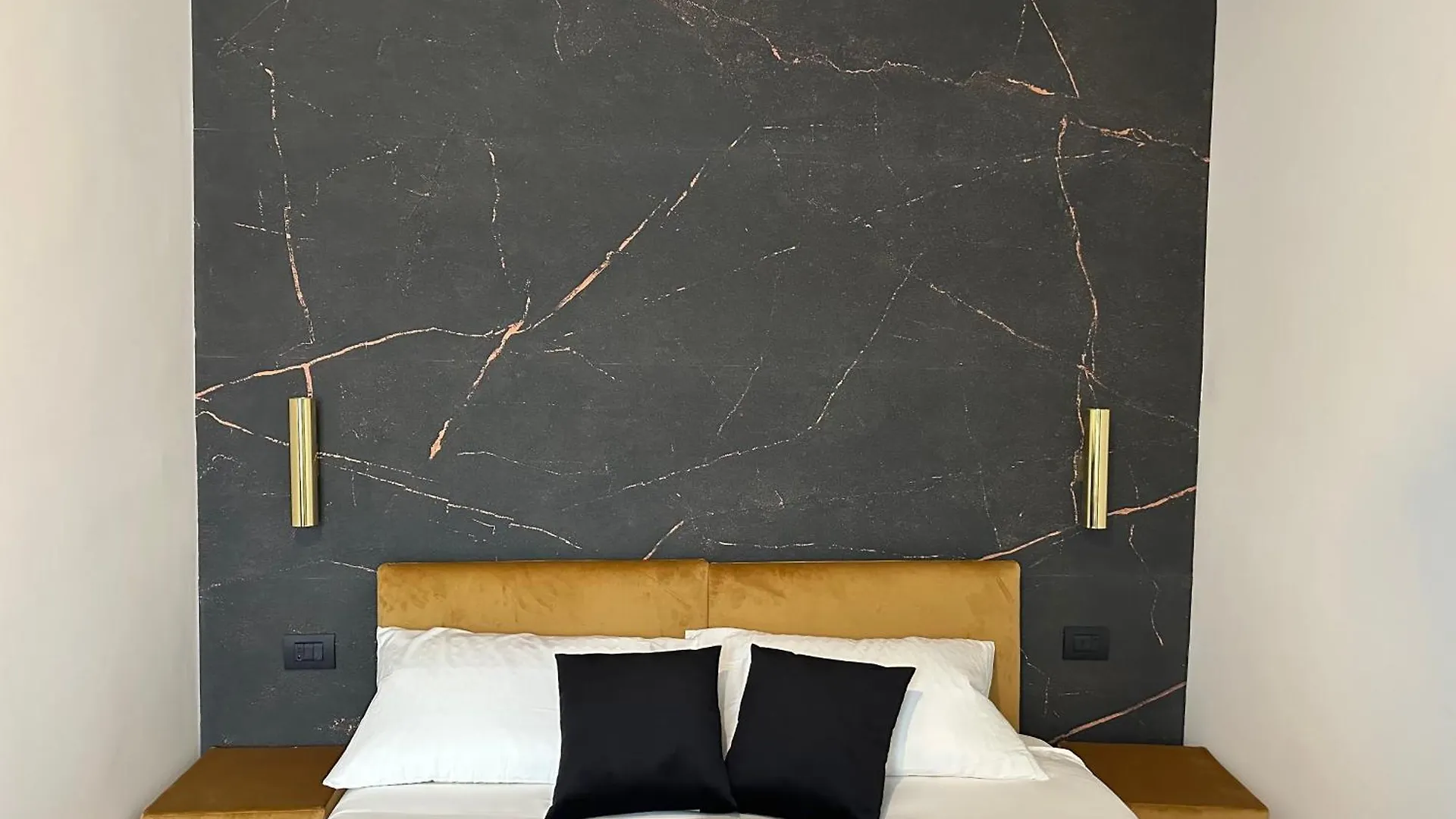Maison Laurent Milan Italy